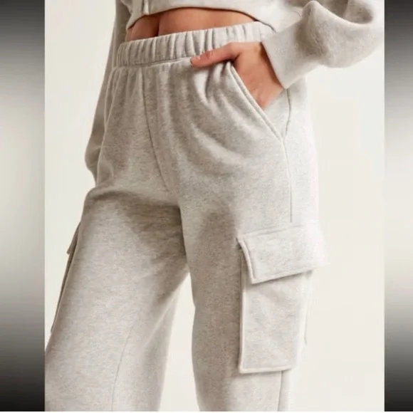 Abercrombie & Fitch Light Gray Cargo Joggers - Picture 2 of 12